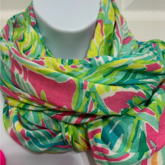 Lilly Pulitzer Murfee Tropical Storm Scarf with Hot Pink Fringe - Rare 2015 - Picture 5 of 11